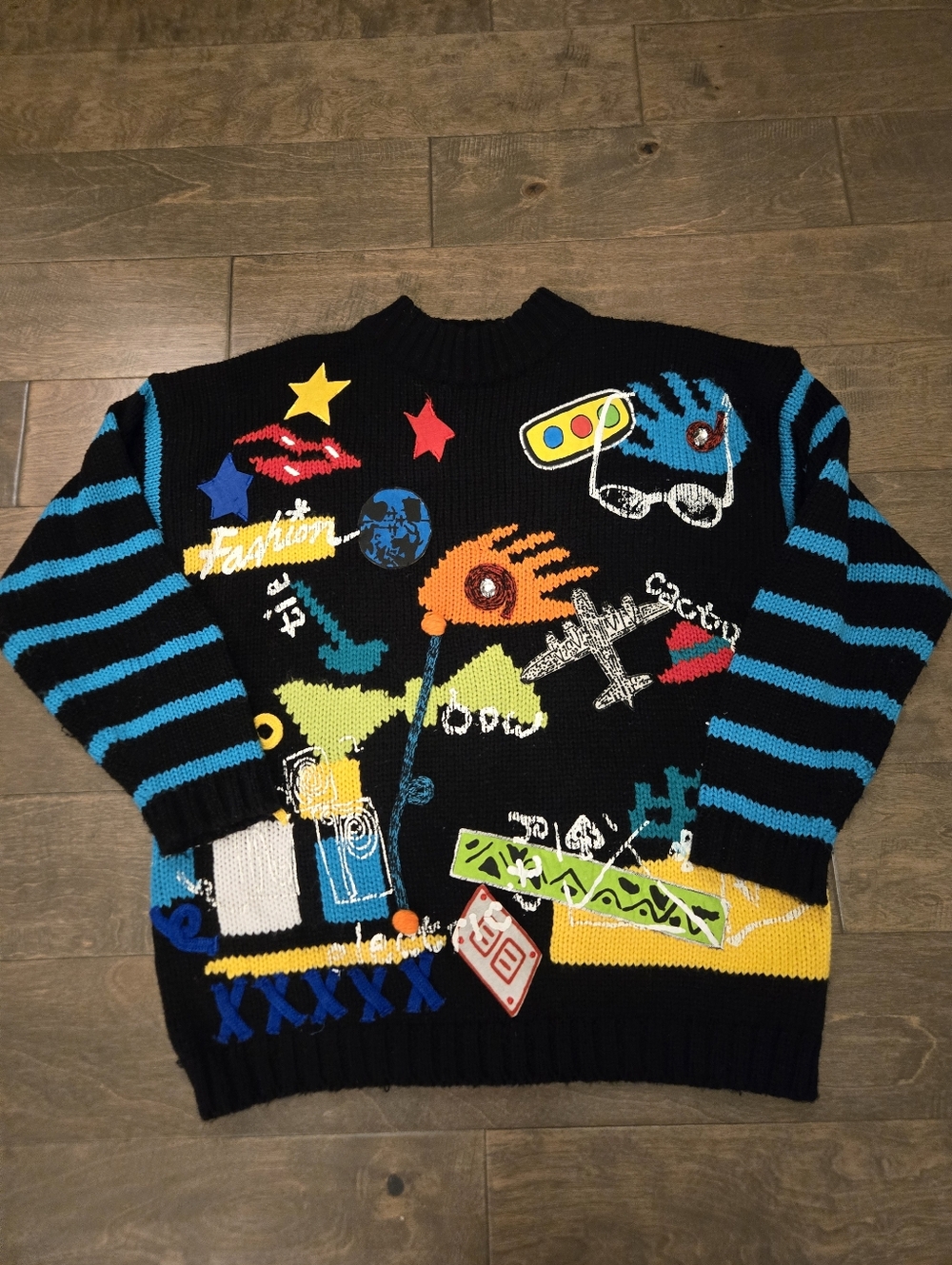 Womens Size Medium, Vintage 1980s Travel Sweater, Vibrant, Excellent Condition